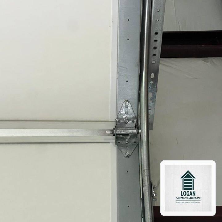 Logan Emergency Garage Door Dispatch in Fall City (Snoqualmie Area): Heavy-Duty EPDM Perimeter & Bottom Seal Weatherproofing - Fall City, WA